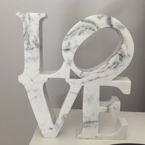 Marble love sign